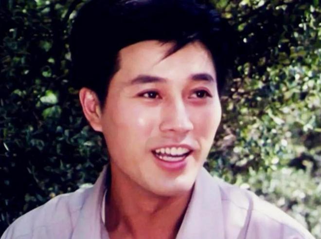 王伟平，演员之路的蜕变与自信成就的力量超越舞台的光辉之旅